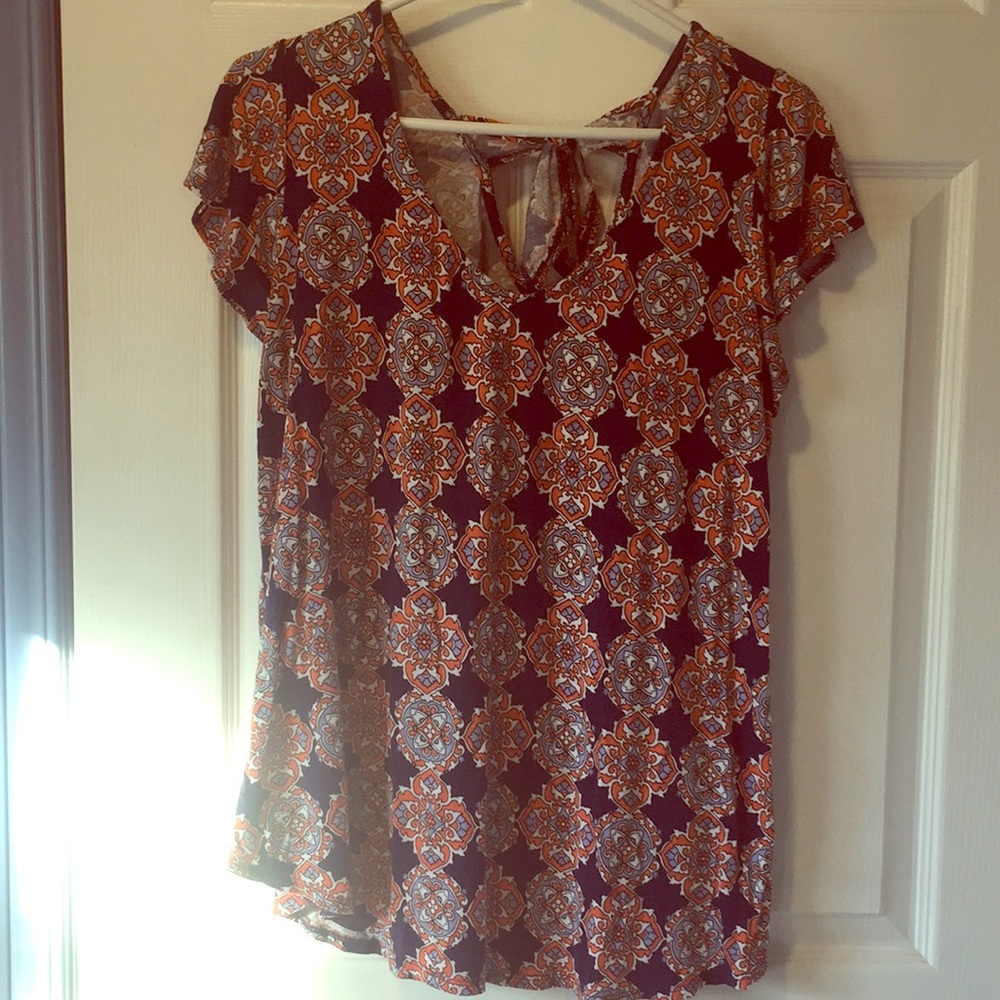 Women’s loose fit Tee with tie back